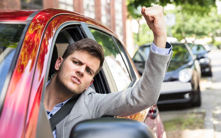 Rude Und Wütend Fahrer Hinter Dem Mittelfinger Auf Dem Auto Zu