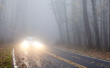 Fahren im Nebel Fahren im Nebel iStockphoto