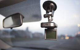 Dashcams im Auto Videokamera iStockphoto