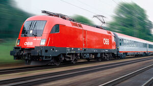 Fahrender ÖBB Zug