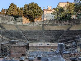 Ruinen des antiken Römischen Amphitheaters in Triest