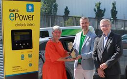 v. l. n. r. Marcella Kral, ÖAMTC ePower.Business, Stefan Schmudermaier Chefredakteur FLOTTE und ÖAMTC Landesdirektor Ernst Kloboucnik