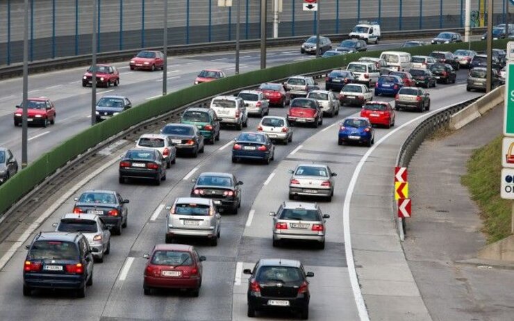 Stau Tangente Symbolfoto Stau auf Autobahn