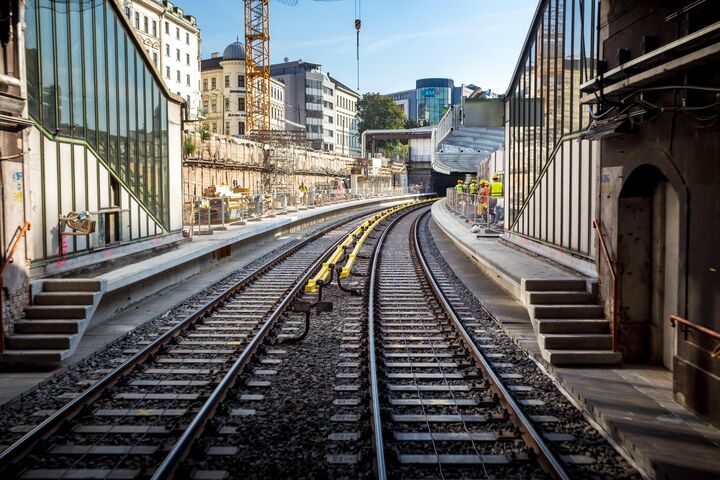 U-Bahngleise in einer U-Bahnstation