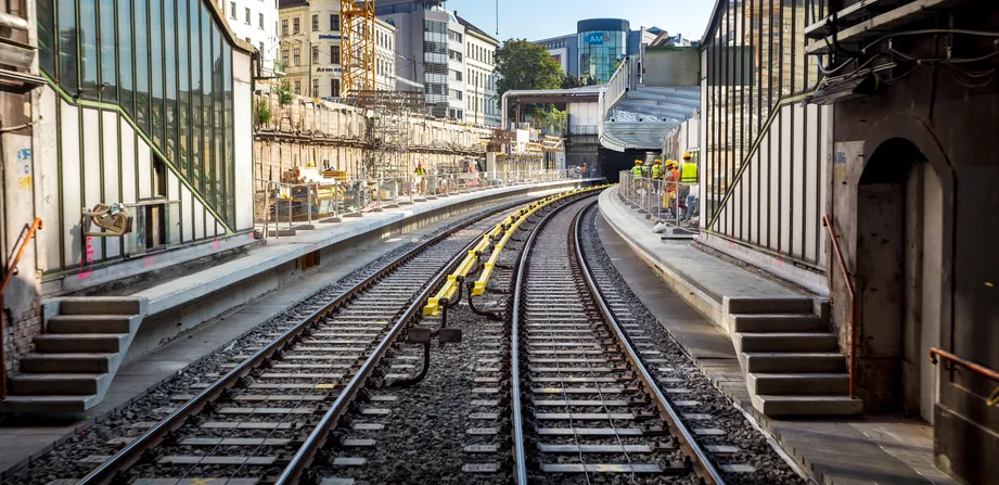 U-Bahngleise in einer U-Bahnstation