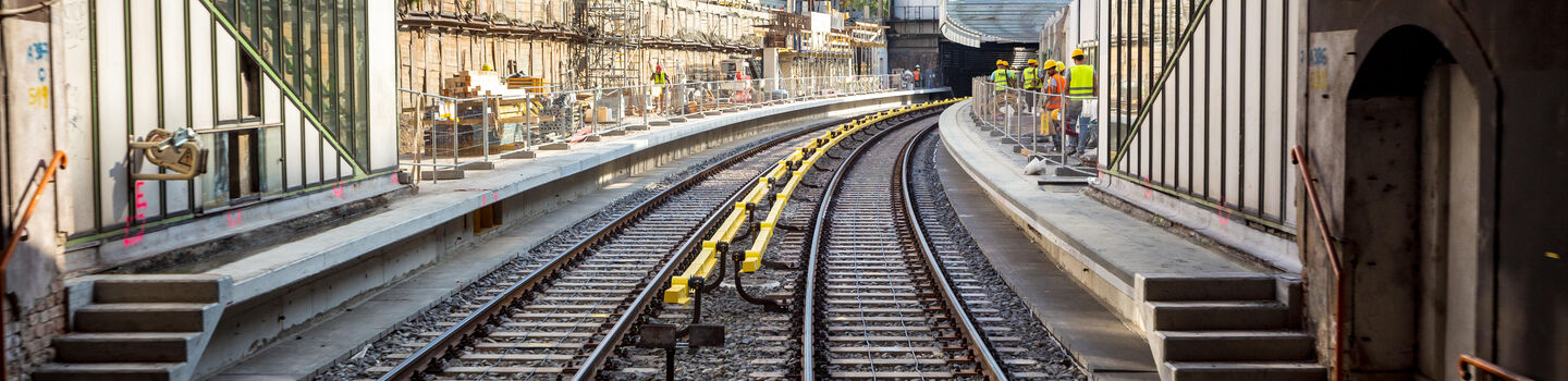 U-Bahngleise in einer U-Bahnstation